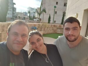 תמונה של לקוחות מרוצים מהשירות של חברת הובלות באקו